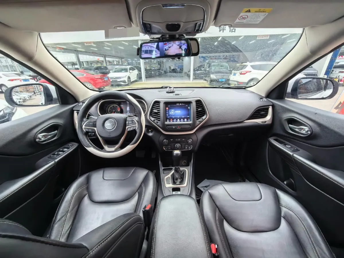 2017 Jeep Cherokee 2.0L 155HP L4 9AT,autocango,china used car exporter,china ev exporter,chinese used car exporter,chinese used ev exporter