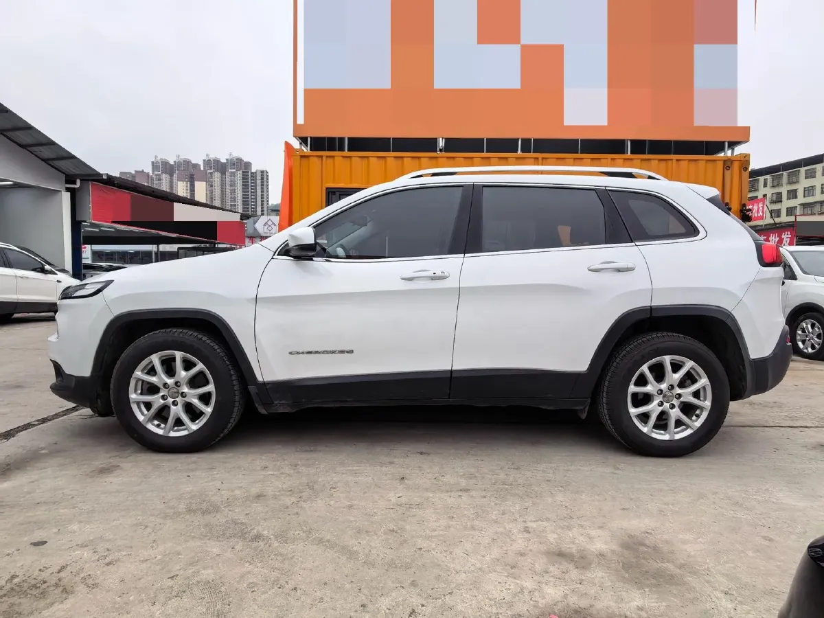 2017 Jeep Cherokee 2.0L 155HP L4 9AT,autocango,china used car exporter,china ev exporter,chinese used car exporter,chinese used ev exporter