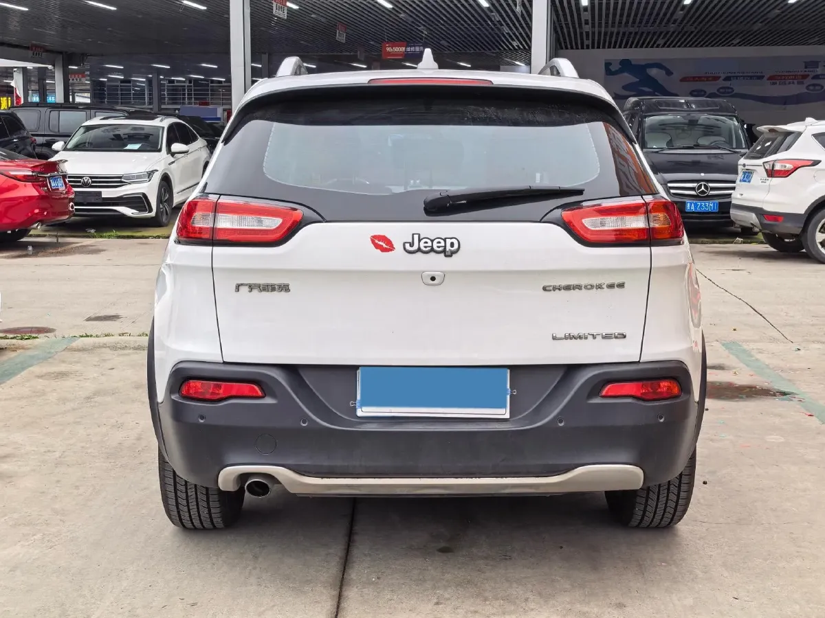 2017 Jeep Cherokee 2.0L 155HP L4 9AT,autocango,china used car exporter,china ev exporter,chinese used car exporter,chinese used ev exporter