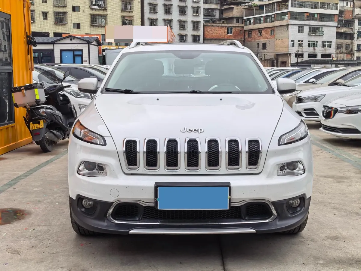 2017 Jeep Cherokee 2.0L 155HP L4 9AT,autocango,china used car exporter,china ev exporter,chinese used car exporter,chinese used ev exporter