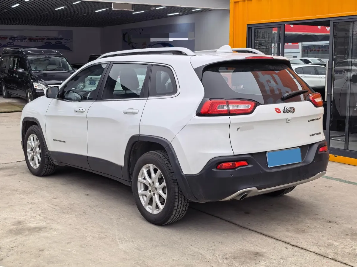2017 Jeep Cherokee 2.0L 155HP L4 9AT,autocango,china used car exporter,china ev exporter,chinese used car exporter,chinese used ev exporter