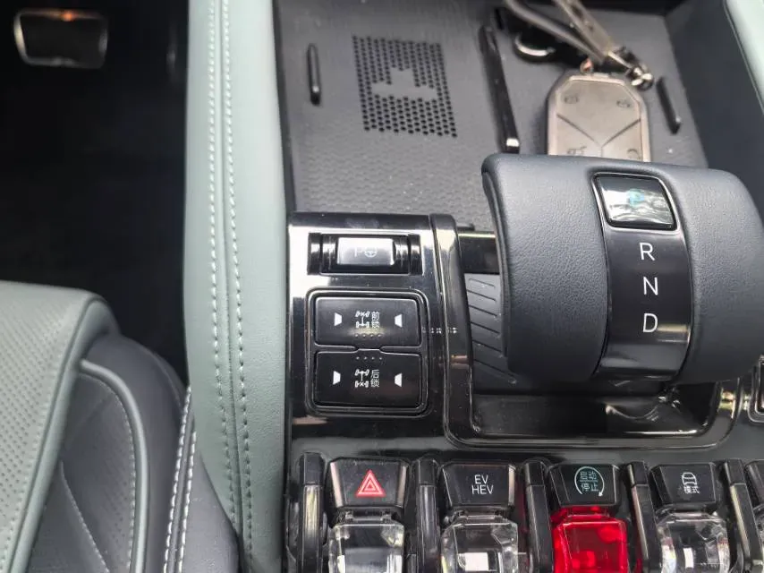 2023 FangChengBao Bao 5 1.5T 194HP L4 E-CVT PHEV 31.8KWH,autocango,china used car exporter,china ev exporter,chinese used car exporter,chinese used ev exporter