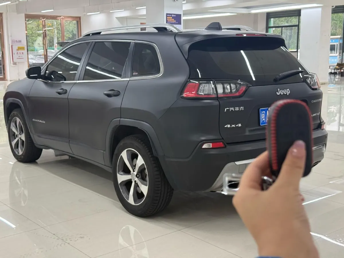 2019 Jeep Cherokee 2.0T 265HP L4 9AT,autocango,china used car exporter,china ev exporter,chinese used car exporter,chinese used ev exporter