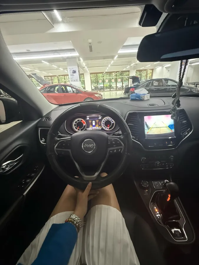 2019 Jeep Cherokee 2.0T 265HP L4 9AT,autocango,china used car exporter,china ev exporter,chinese used car exporter,chinese used ev exporter