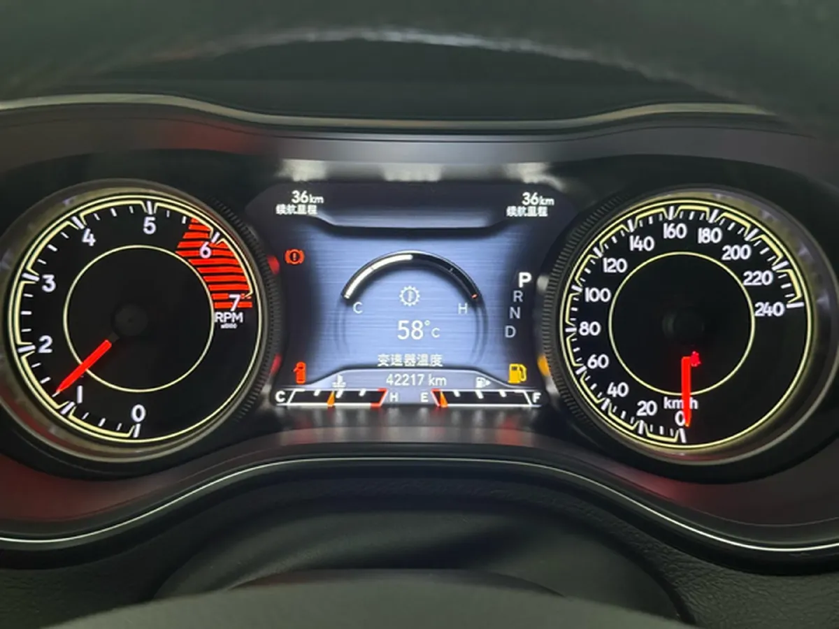 2019 Jeep Cherokee 2.0T 265HP L4 9AT,autocango,china used car exporter,china ev exporter,chinese used car exporter,chinese used ev exporter