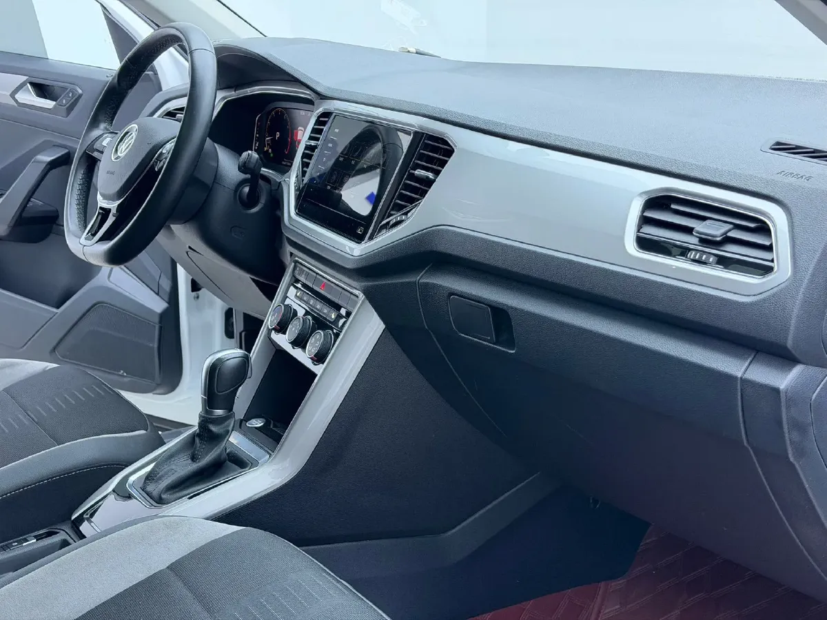 2022 Volkswagen T-Roc 1.4T 150HP L4 7DCT,autocango,china used car exporter,china ev exporter,chinese used car exporter,chinese used ev exporter