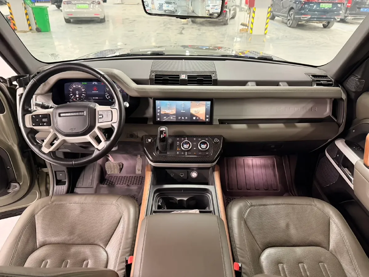 2021 Land Rover Defender 3.0T 400HP L6 8AT,autocango,china used car exporter,china ev exporter,chinese used car exporter,chinese used ev exporter