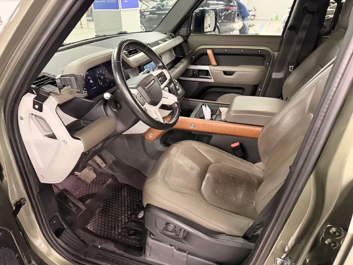 2021 Land Rover Defender 3.0T 400HP L6 8AT,autocango,china used car exporter,china ev exporter,chinese used car exporter,chinese used ev exporter