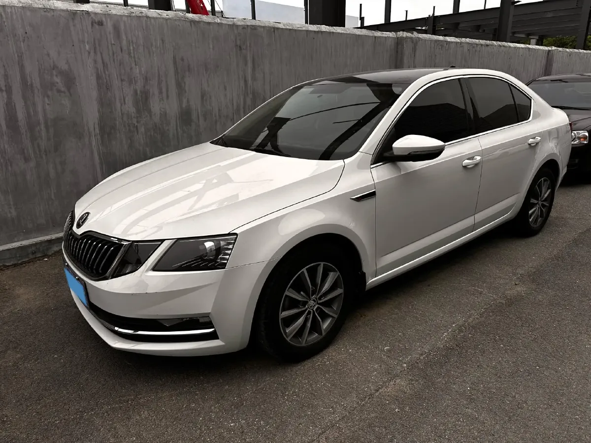 2020 Skoda Octavia 1.5L 113HP L4 6AT,autocango,china used car exporter,china ev exporter,chinese used car exporter,chinese used ev exporter