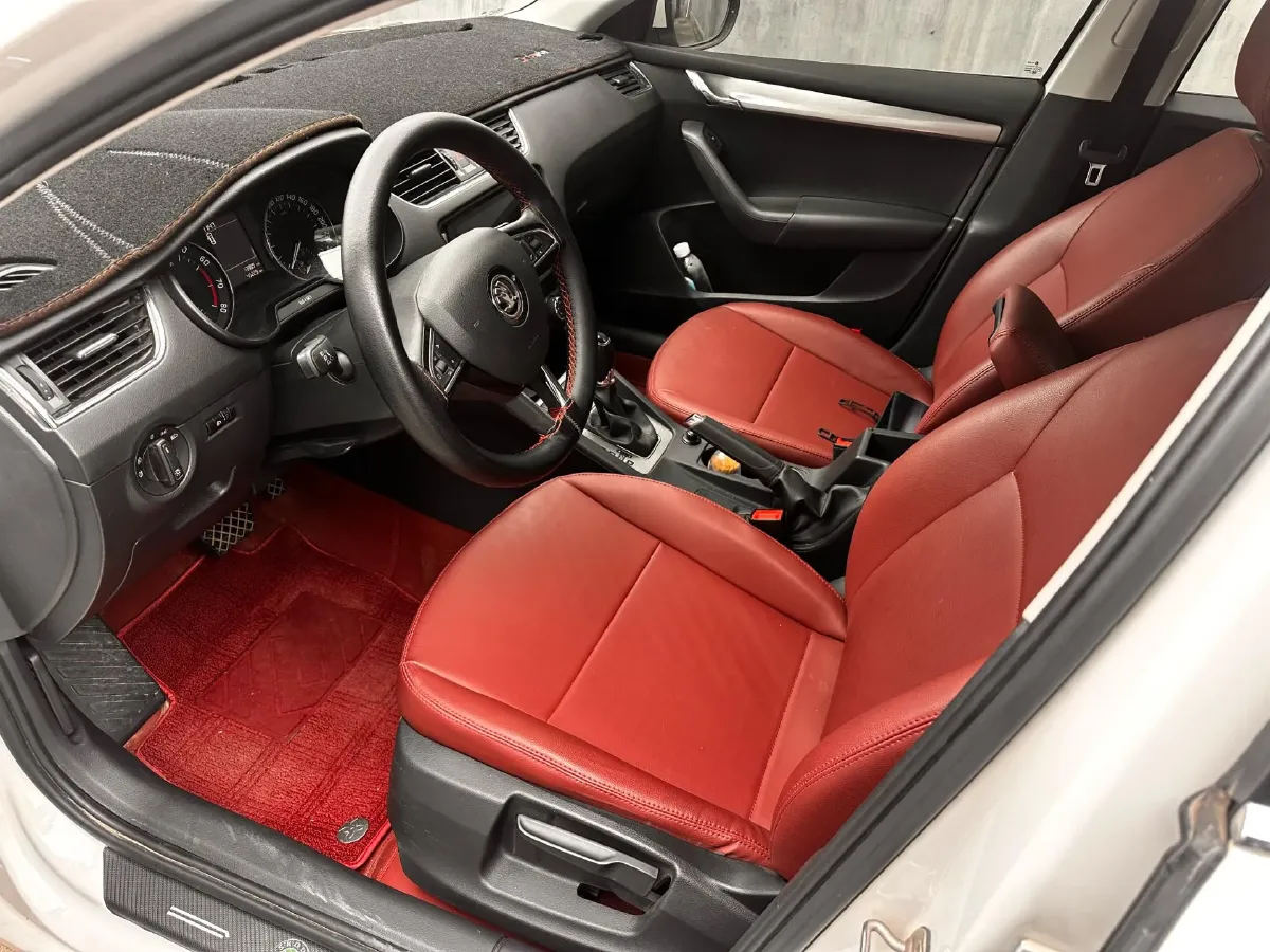 2020 Skoda Octavia 1.5L 113HP L4 6AT,autocango,china used car exporter,china ev exporter,chinese used car exporter,chinese used ev exporter