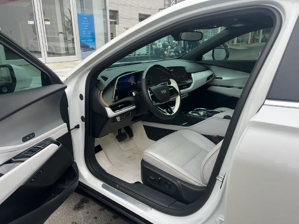 2023 Cadillac GT4 1.5T 211HP L4 9AT,autocango,china used car exporter,china ev exporter,chinese used car exporter,chinese used ev exporter