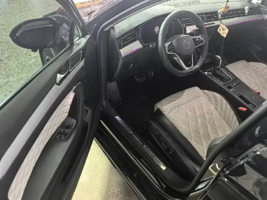 2023 Volkswagen Magotan 2.0T 186HP L4 7DCT,autocango,china used car exporter,china ev exporter,chinese used car exporter,chinese used ev exporter