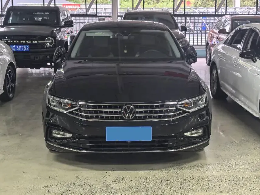 2023 Volkswagen Magotan 2.0T 186HP L4 7DCT,autocango,china used car exporter,china ev exporter,chinese used car exporter,chinese used ev exporter