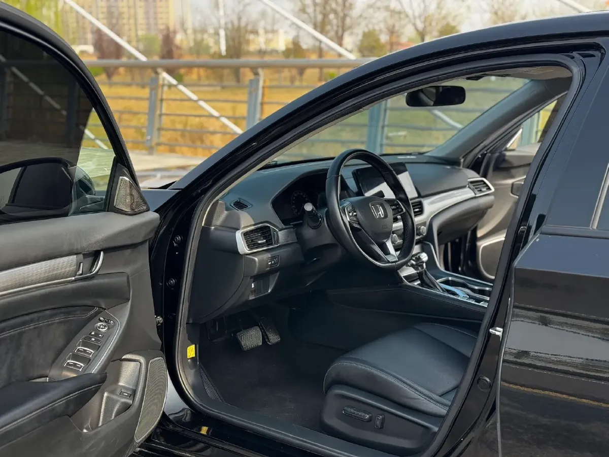 2022 Honda Accord 1.5T 194HP L4 CVT,autocango,china used car exporter,china ev exporter,chinese used car exporter,chinese used ev exporter