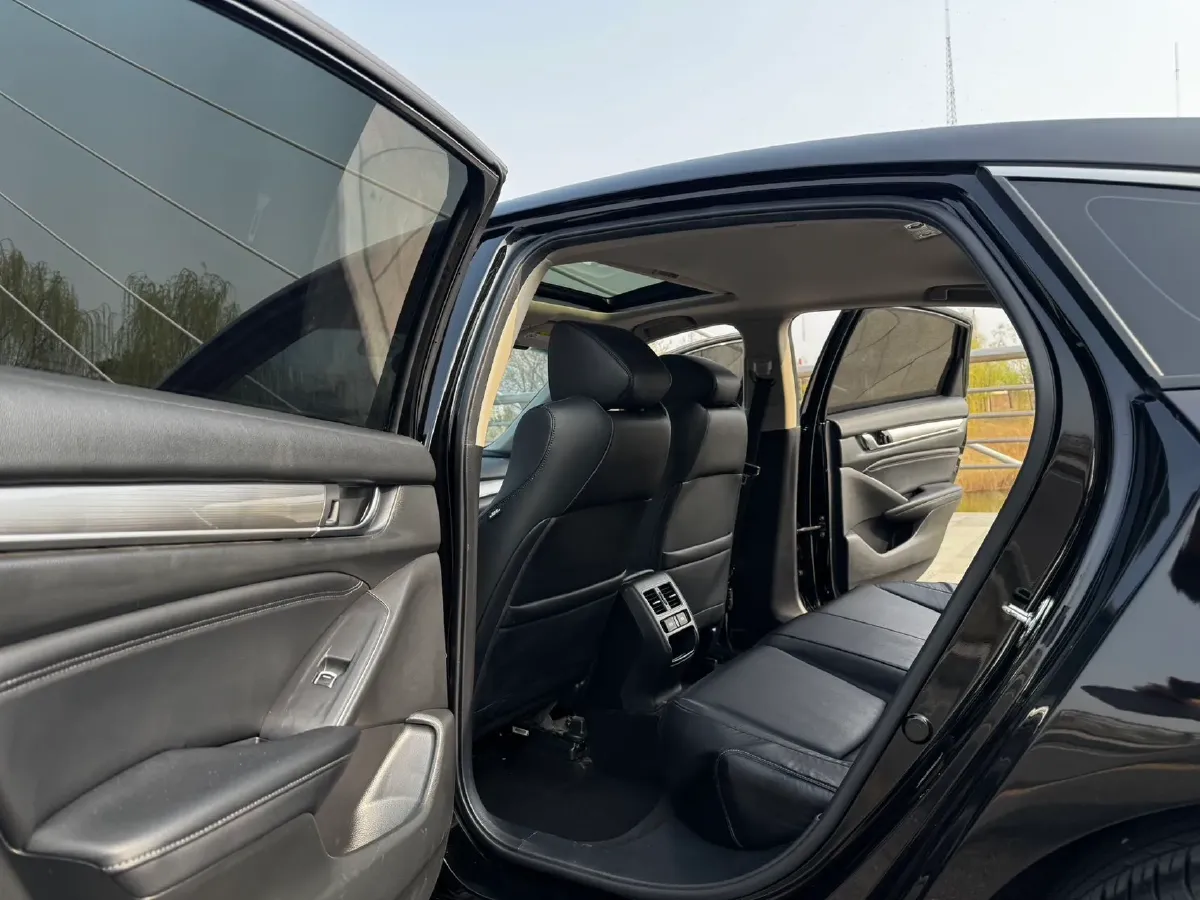 2022 Honda Accord 1.5T 194HP L4 CVT,autocango,china used car exporter,china ev exporter,chinese used car exporter,chinese used ev exporter