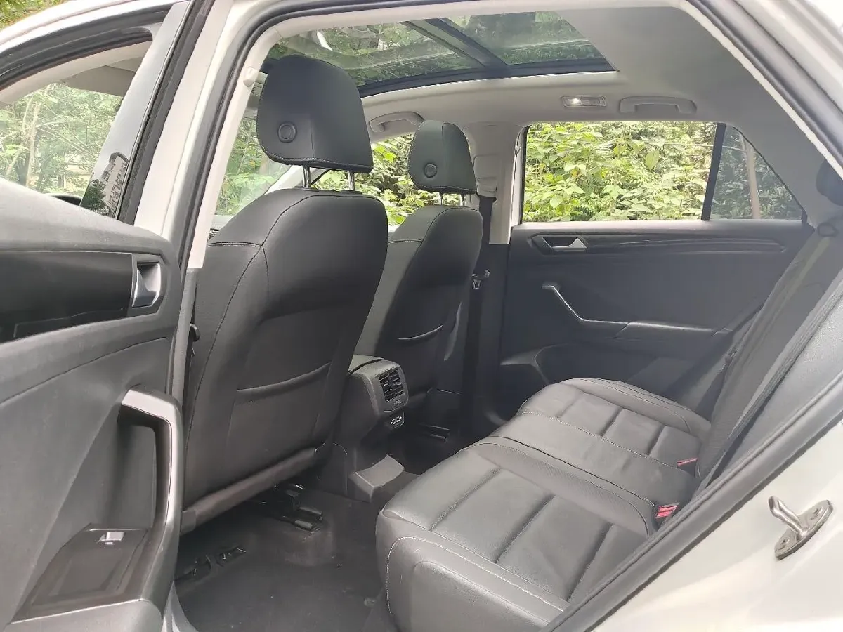 2021 Volkswagen T-Roc 1.4T 150HP L4 7DCT,autocango,china used car exporter,china ev exporter,chinese used car exporter,chinese used ev exporter