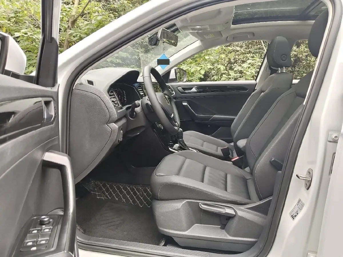 2021 Volkswagen T-Roc 1.4T 150HP L4 7DCT,autocango,china used car exporter,china ev exporter,chinese used car exporter,chinese used ev exporter