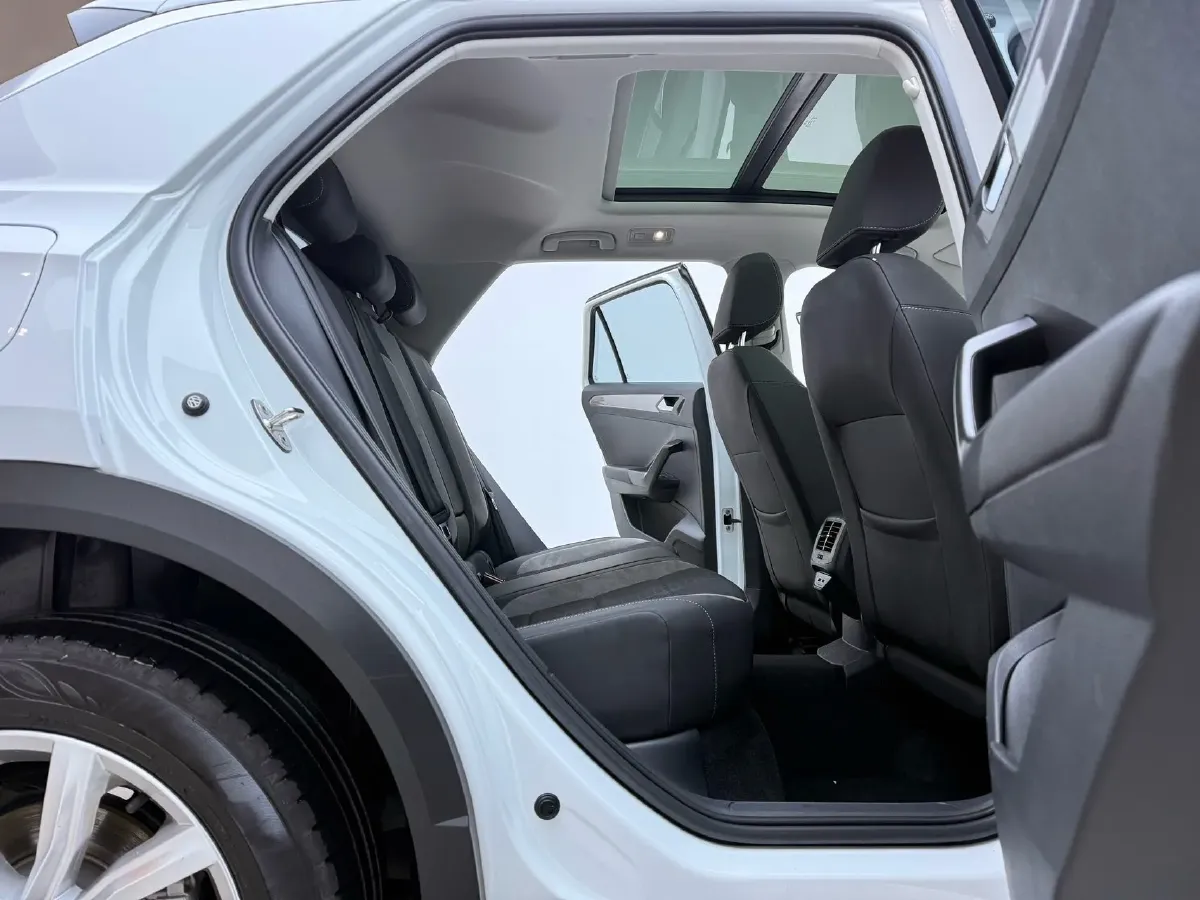 2021 Volkswagen T-Roc 1.4T 150HP L4 7DCT,autocango,china used car exporter,china ev exporter,chinese used car exporter,chinese used ev exporter