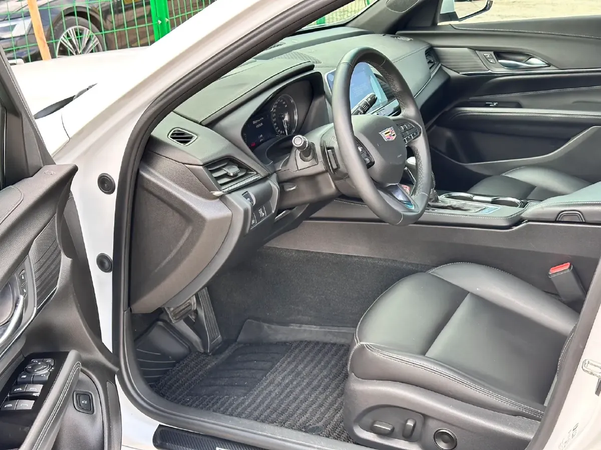 2022 Cadillac CT4 2.0T 237HP L4 8AT,autocango,china used car exporter,china ev exporter,chinese used car exporter,chinese used ev exporter