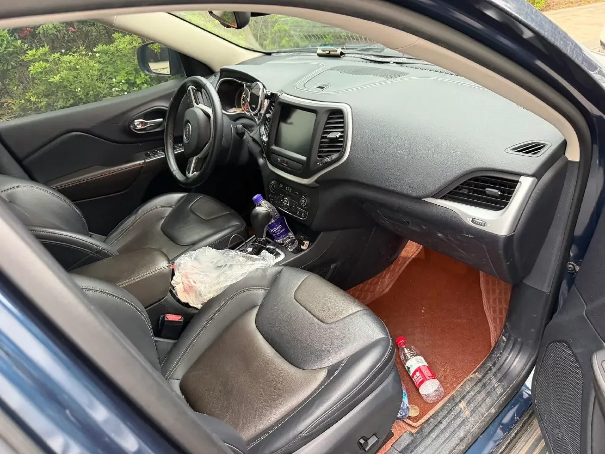 2020 Jeep Cherokee 2.0L 148HP L4 9AT,autocango,china used car exporter,china ev exporter,chinese used car exporter,chinese used ev exporter