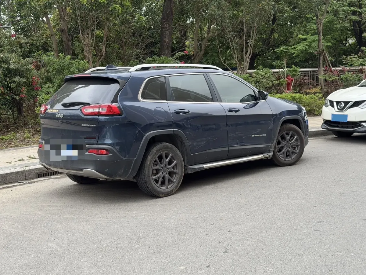 2020 Jeep Cherokee 2.0L 148HP L4 9AT,autocango,china used car exporter,china ev exporter,chinese used car exporter,chinese used ev exporter