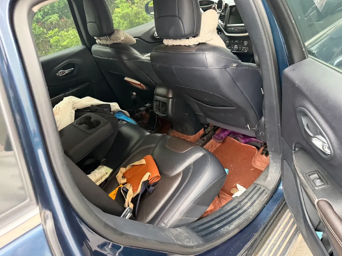 2020 Jeep Cherokee 2.0L 148HP L4 9AT,autocango,china used car exporter,china ev exporter,chinese used car exporter,chinese used ev exporter