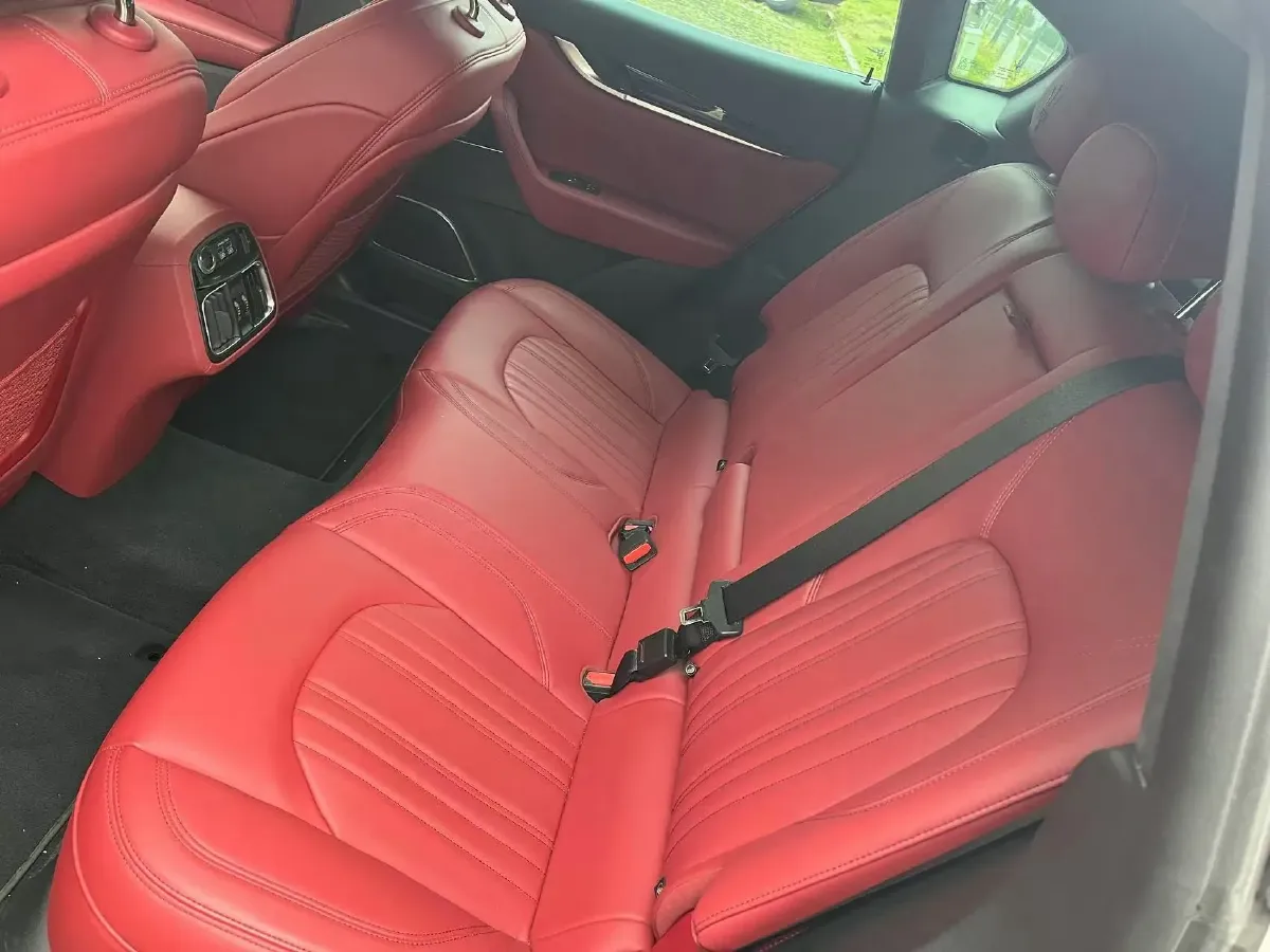 2022 Maserati Levante 2.0T 330HP L4 8AT,autocango,china used car exporter,china ev exporter,chinese used car exporter,chinese used ev exporter