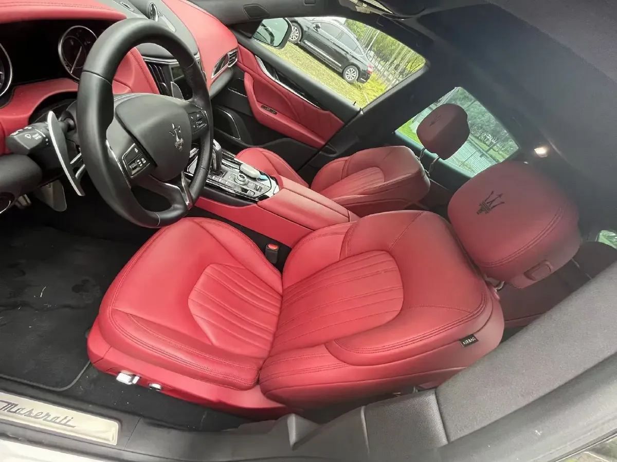 2022 Maserati Levante 2.0T 330HP L4 8AT,autocango,china used car exporter,china ev exporter,chinese used car exporter,chinese used ev exporter