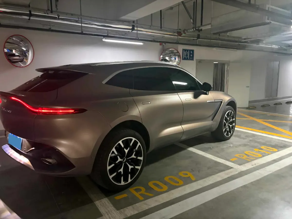 2021 Aston Martin DBX 4.0T 550HP V8 9AT,autocango,china used car exporter,china ev exporter,chinese used car exporter,chinese used ev exporter