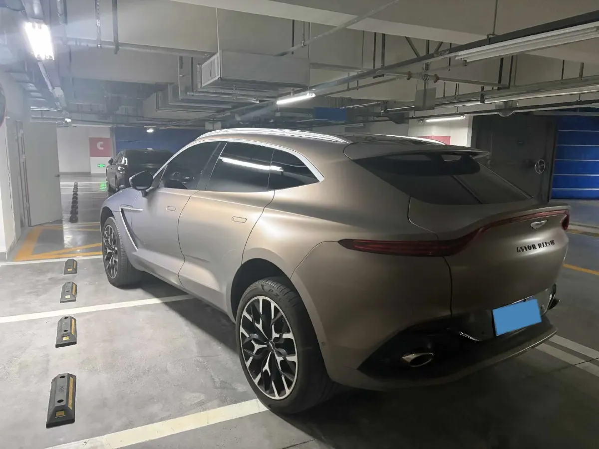2021 Aston Martin DBX 4.0T 550HP V8 9AT,autocango,china used car exporter,china ev exporter,chinese used car exporter,chinese used ev exporter