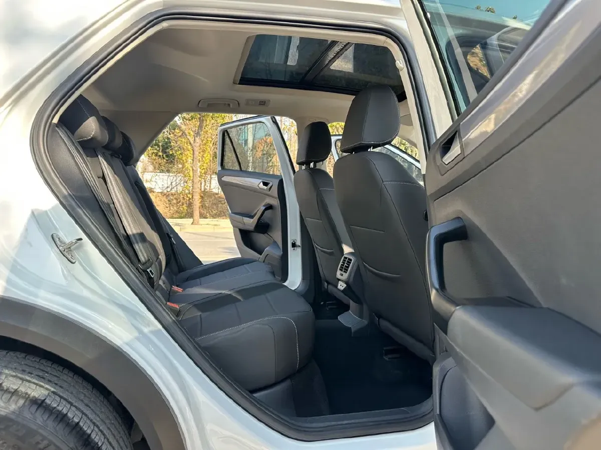 2021 Volkswagen T-Roc 1.4T 150HP L4 7DCT,autocango,china used car exporter,china ev exporter,chinese used car exporter,chinese used ev exporter