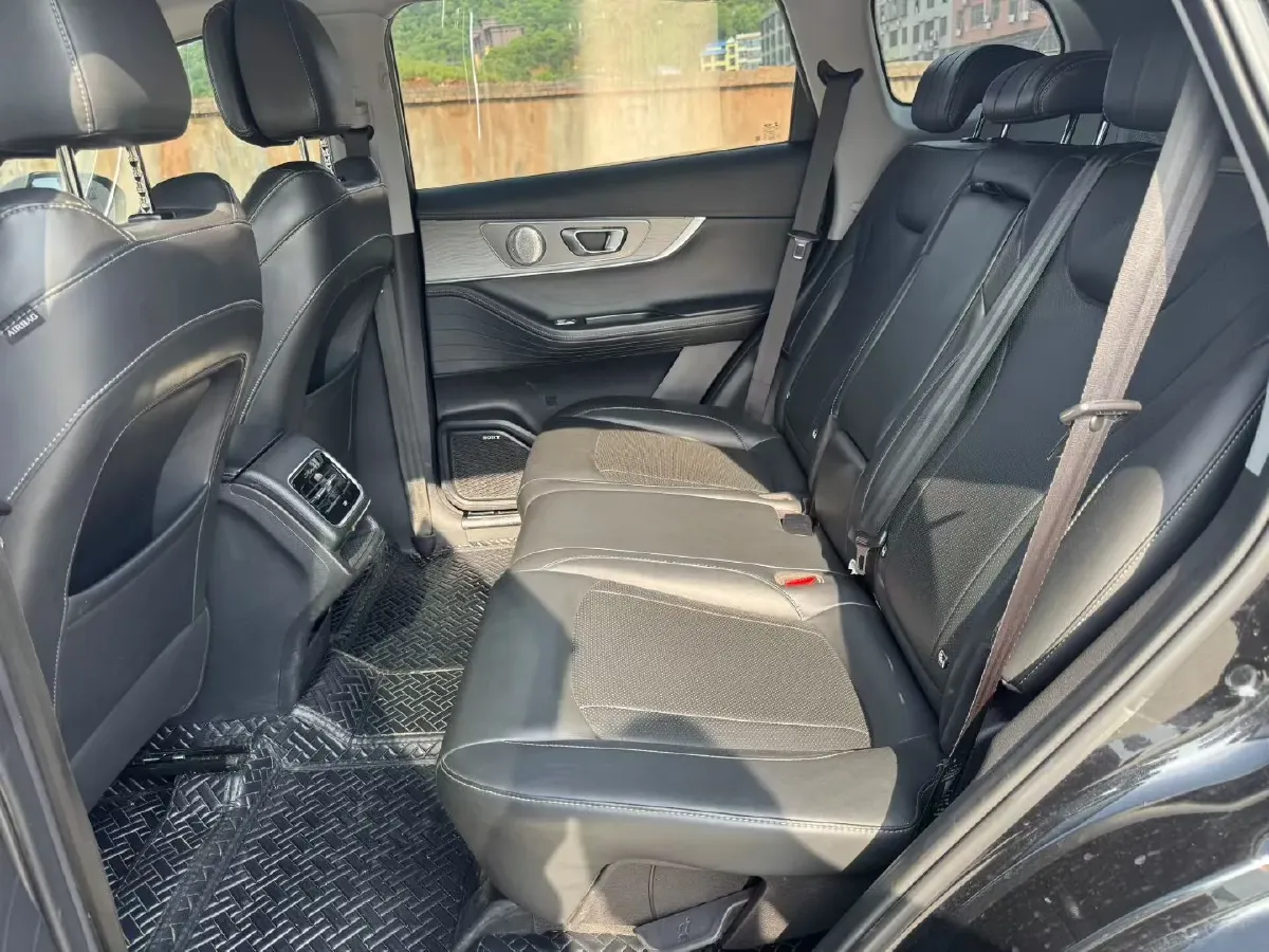 2022 Chery Tiggo 8 PRO 1.6T 197HP L4 7DCT,autocango,china used car exporter,china ev exporter,chinese used car exporter,chinese used ev exporter