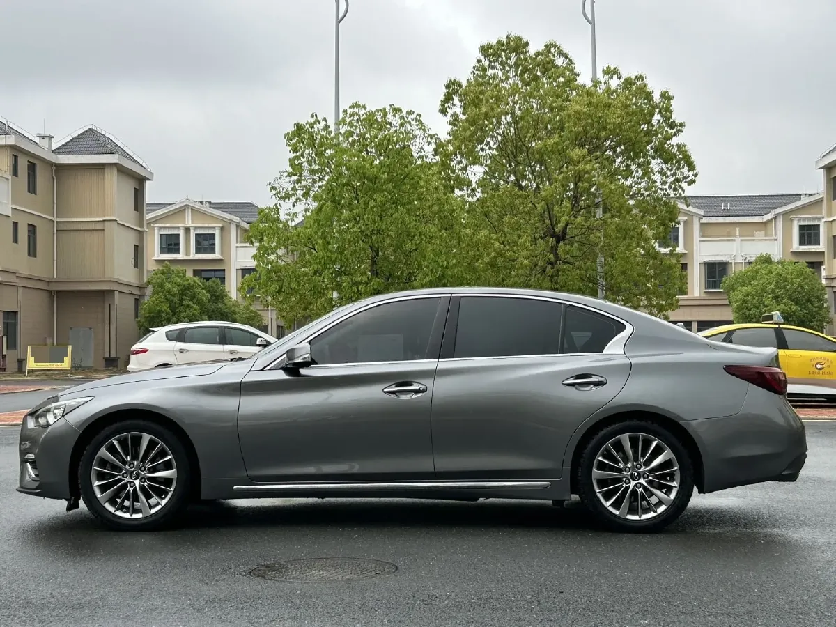 2018 Jeep Grand Commander 2.0T 265HP L4 9AT,autocango,china used car exporter,china ev exporter,chinese used car exporter,chinese used ev exporter