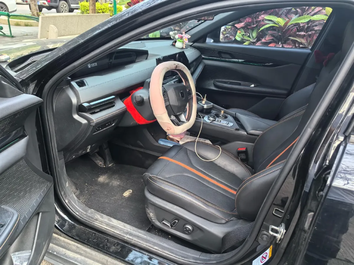 2024 ChangAn UNI-V 1.5T 188HP L4 7DCT,autocango,china used car exporter,china ev exporter,chinese used car exporter,chinese used ev exporter