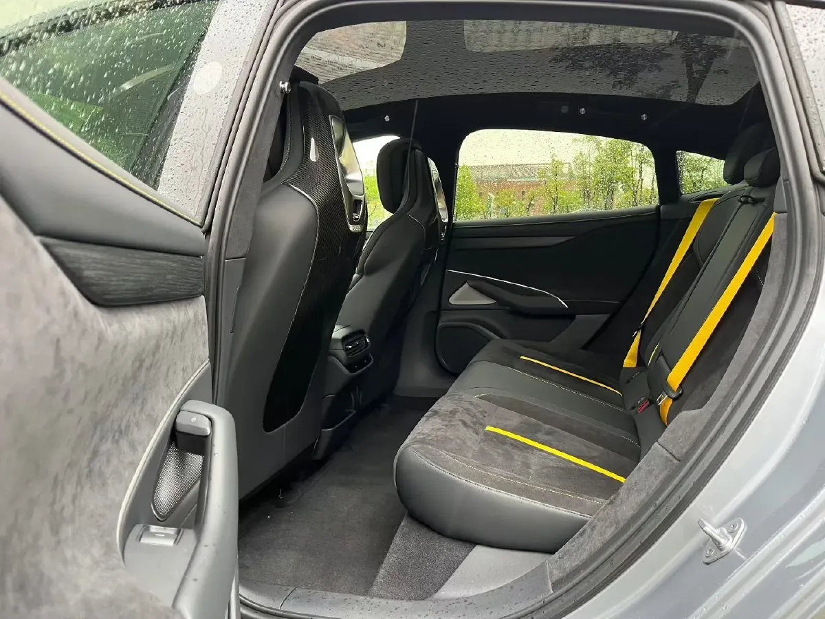 2025 MI SU7 Ultra BEV 93.7KWH,autocango,china used car exporter,china ev exporter,chinese used car exporter,chinese used ev exporter