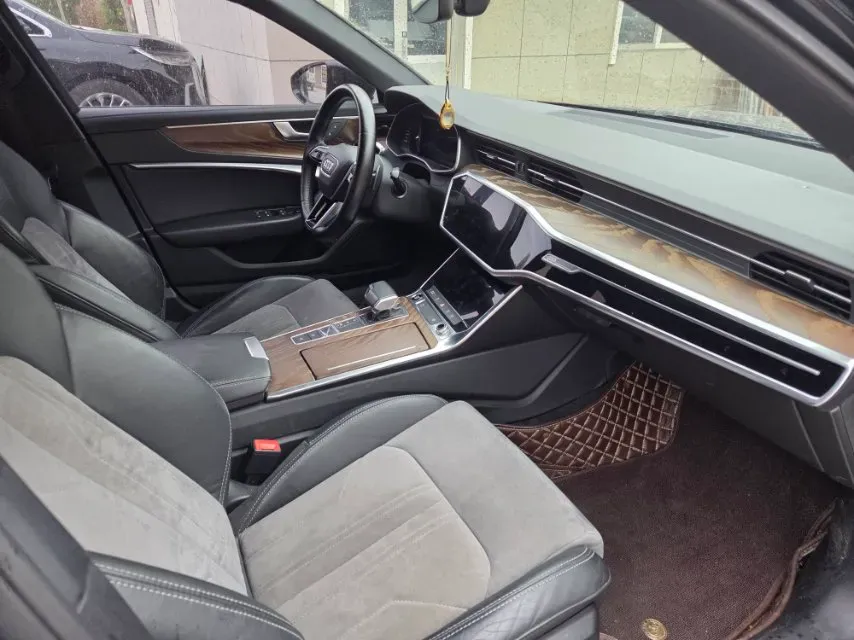 2021 Audi A6L 2.0T 190HP L4 7DCT,autocango,china used car exporter,china ev exporter,chinese used car exporter,chinese used ev exporter