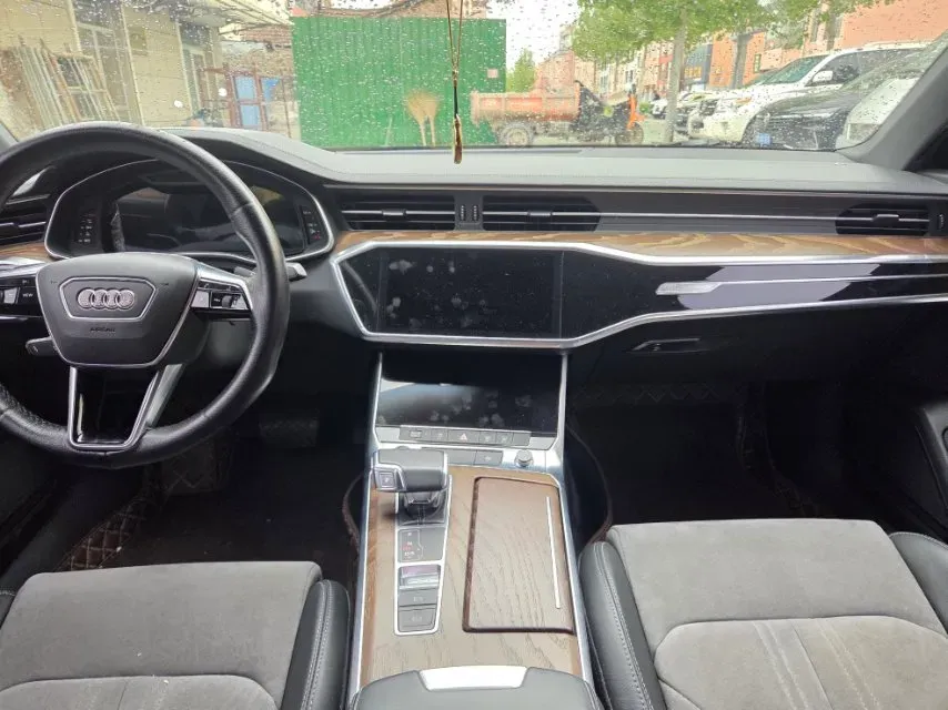 2021 Audi A6L 2.0T 190HP L4 7DCT,autocango,china used car exporter,china ev exporter,chinese used car exporter,chinese used ev exporter