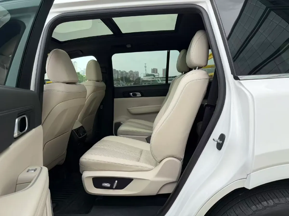 2020 Li ONE Range Extended 131HP REEV 40.5KWH,autocango,china used car exporter,china ev exporter,chinese used car exporter,chinese used ev exporter