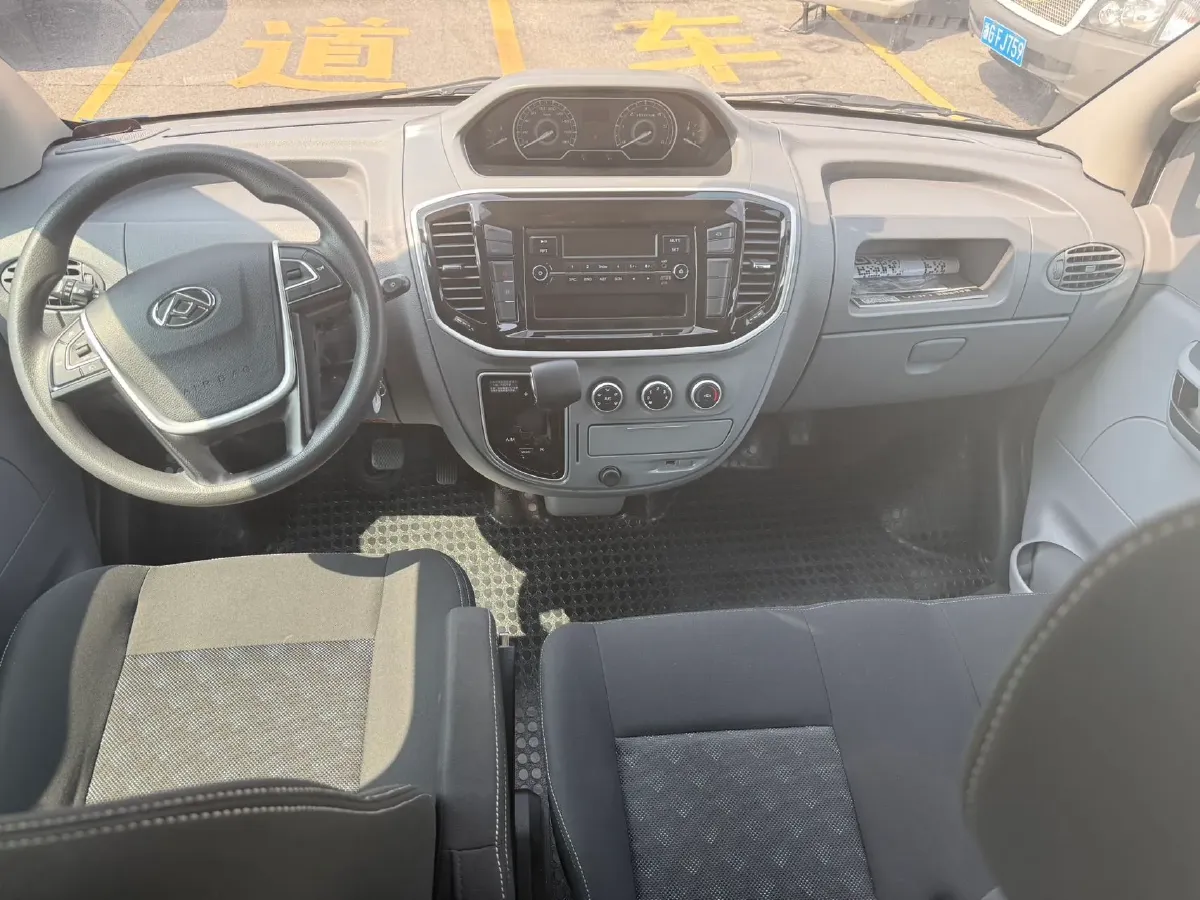 2023 MAXUS XinTu V70 2.0T 125HP L4 6MT,autocango,china used car exporter,china ev exporter,chinese used car exporter,chinese used ev exporter