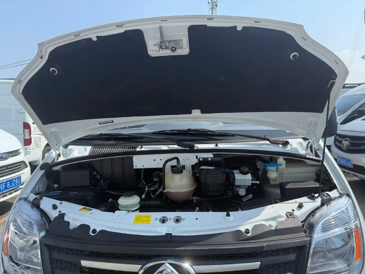 2023 MAXUS XinTu V70 2.0T 125HP L4 6MT,autocango,china used car exporter,china ev exporter,chinese used car exporter,chinese used ev exporter