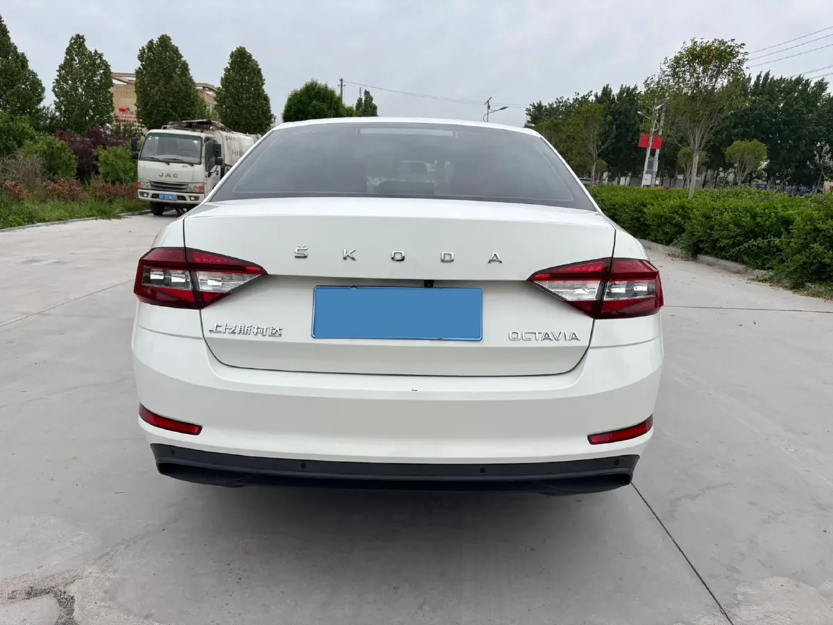 2019 Skoda Octavia 1.5L 116HP L4 6AT,autocango,china used car exporter,china ev exporter,chinese used car exporter,chinese used ev exporter