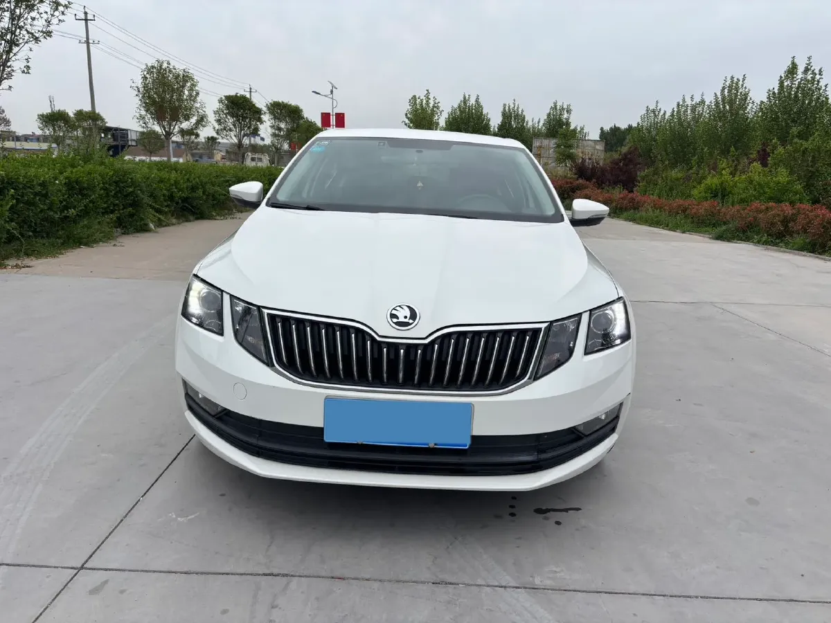 2019 Skoda Octavia 1.5L 116HP L4 6AT,autocango,china used car exporter,china ev exporter,chinese used car exporter,chinese used ev exporter