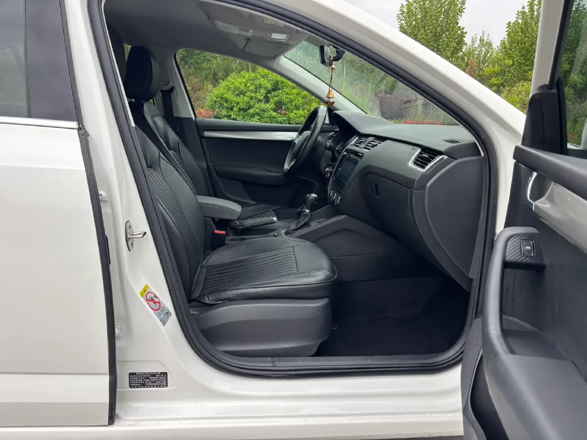 2019 Skoda Octavia 1.5L 116HP L4 6AT,autocango,china used car exporter,china ev exporter,chinese used car exporter,chinese used ev exporter