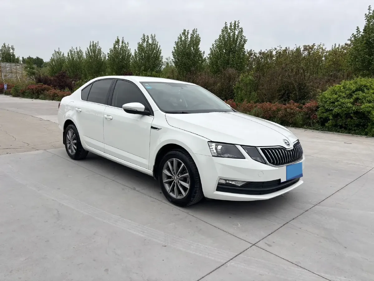 2019 Skoda Octavia 1.5L 116HP L4 6AT,autocango,china used car exporter,china ev exporter,chinese used car exporter,chinese used ev exporter