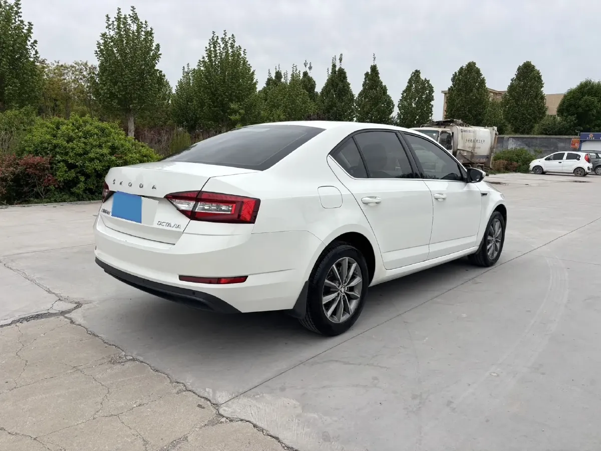 2019 Skoda Octavia 1.5L 116HP L4 6AT,autocango,china used car exporter,china ev exporter,chinese used car exporter,chinese used ev exporter