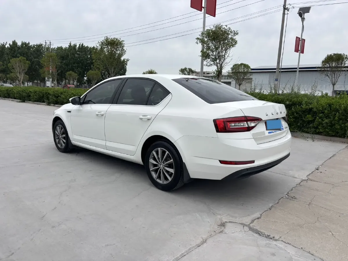 2019 Skoda Octavia 1.5L 116HP L4 6AT,autocango,china used car exporter,china ev exporter,chinese used car exporter,chinese used ev exporter