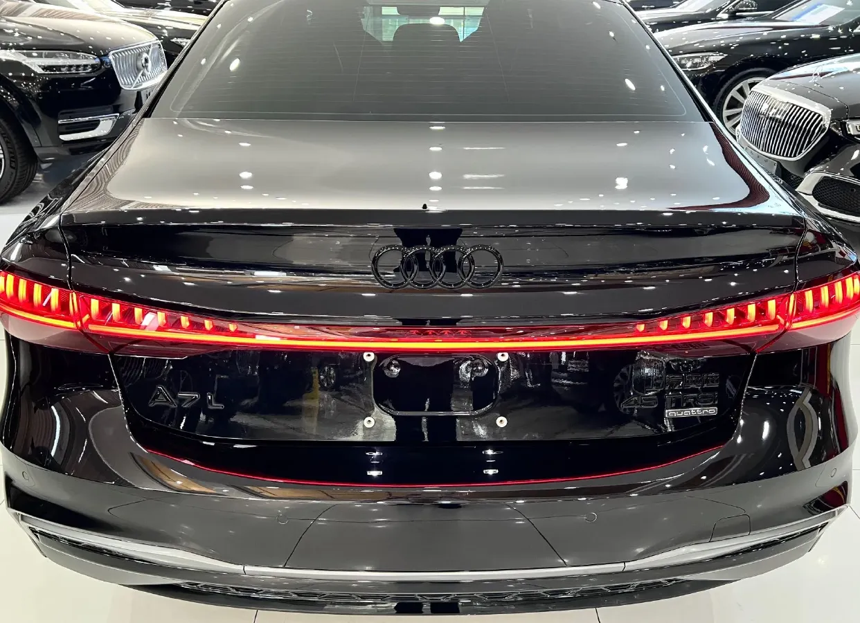 2024 Audi A7L 2.0T 245HP L4 7DCT,autocango,china used car exporter,china ev exporter,chinese used car exporter,chinese used ev exporter