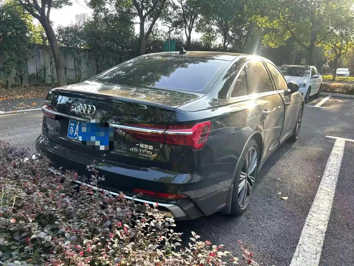 2024 Audi A6L 2.0T 245HP L4 7DCT,autocango,china used car exporter,china ev exporter,chinese used car exporter,chinese used ev exporter