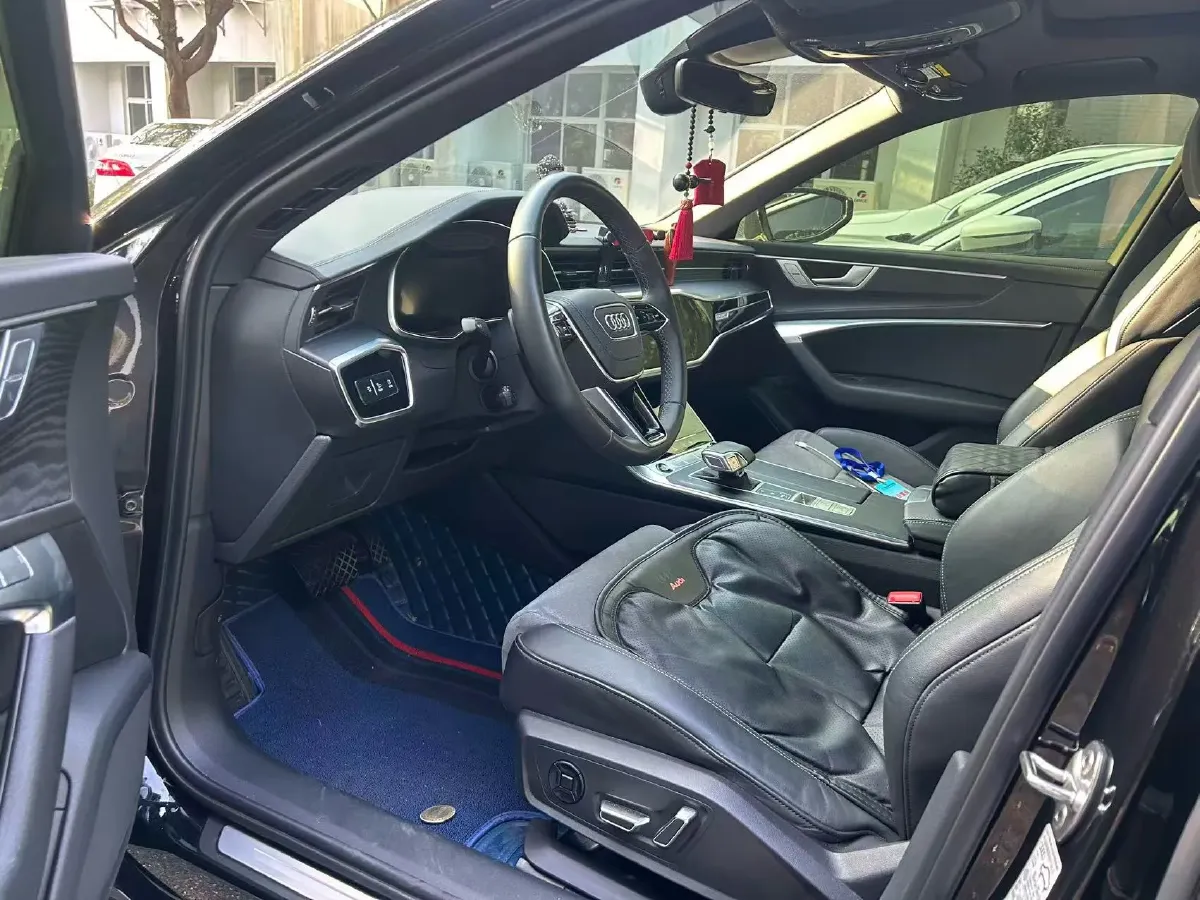 2024 Audi A6L 2.0T 245HP L4 7DCT,autocango,china used car exporter,china ev exporter,chinese used car exporter,chinese used ev exporter