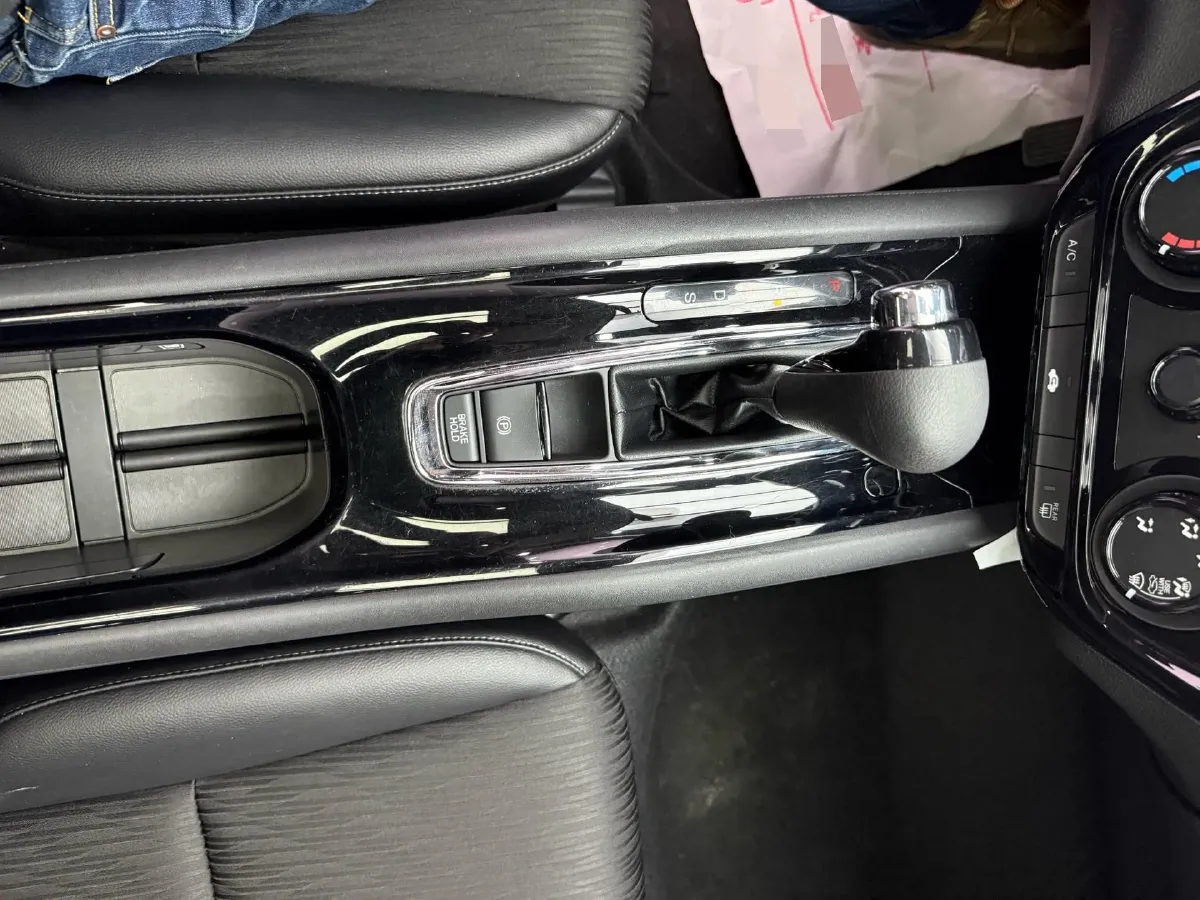 2022 Honda Vezel 1.5L 131HP L4 CVT,autocango,china used car exporter,china ev exporter,chinese used car exporter,chinese used ev exporter